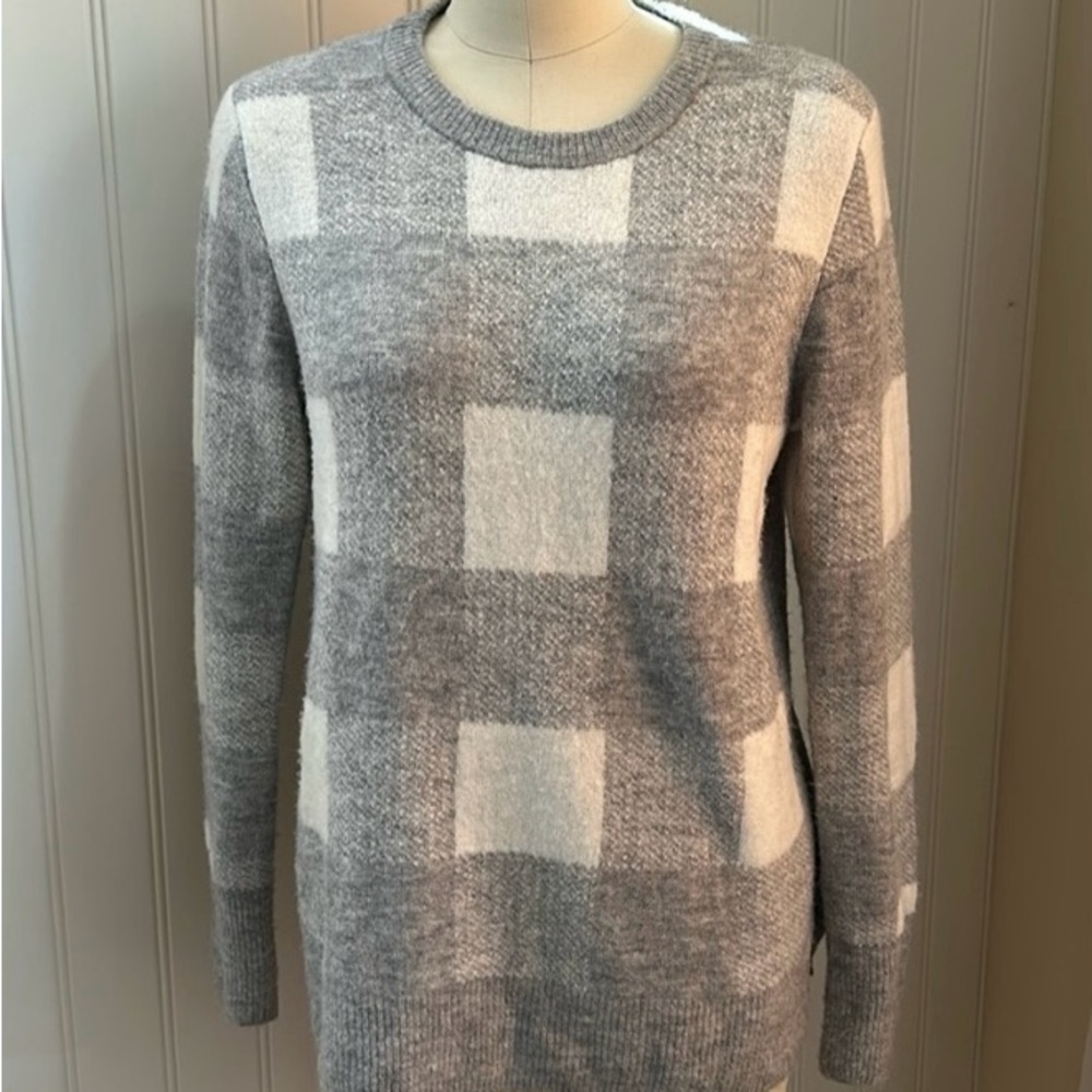 Size Small Old Navy Gray and White Women's Crew Neck Sweater